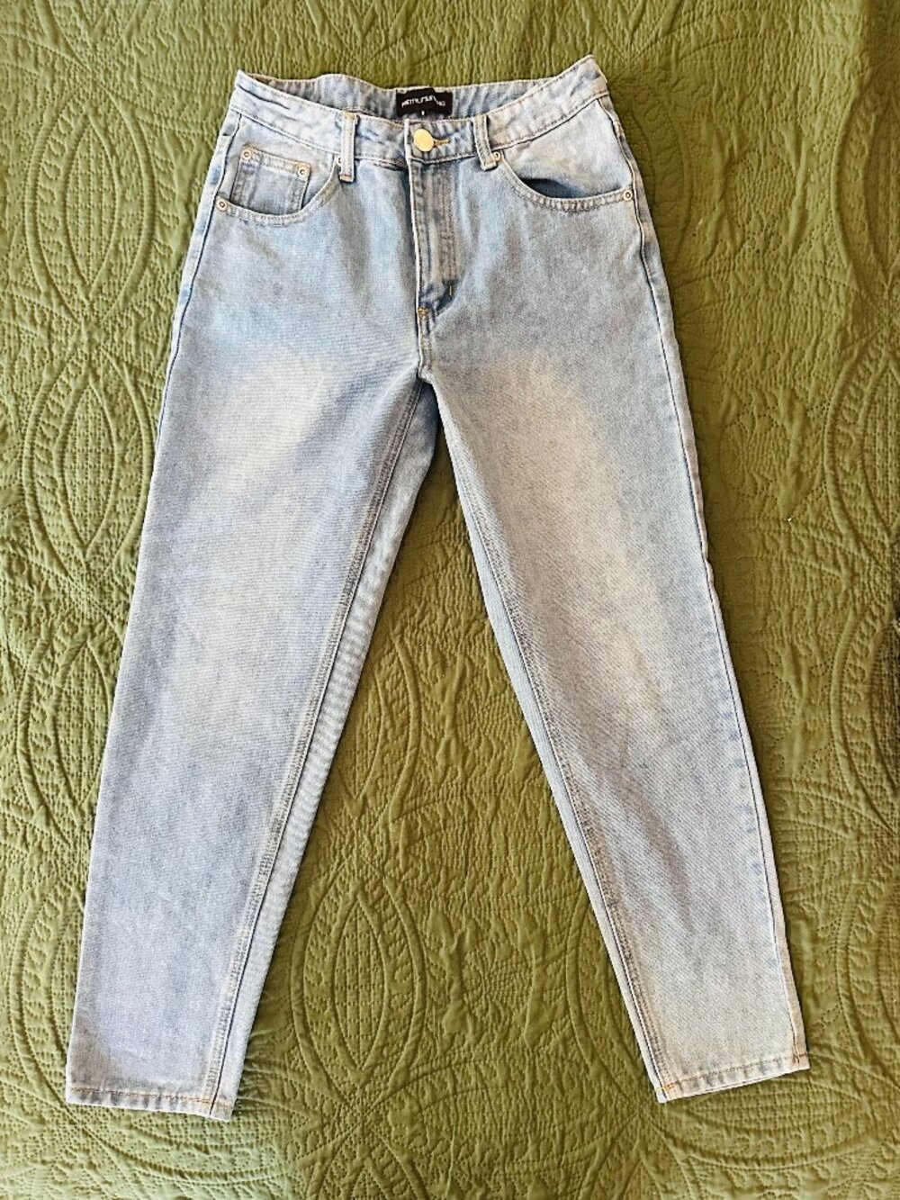 PrettyLittleThing Light Wash High-Rise Mom Jeans Size 8💙✨